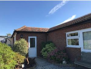 Two Bedroom Bungalow No2 - Secure Gated Parking - Hotel 3 stelle a Basildon