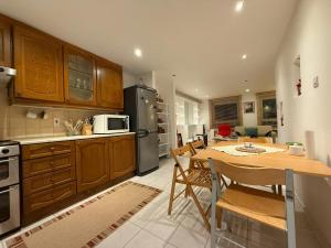 Nice 3bed apartment only 3 stops to London centre