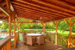 Home with Natural Mineral Spring Water near Stamford