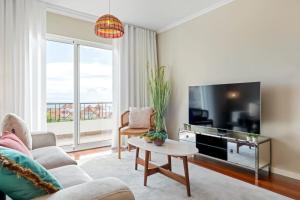 Exquisite Ocean Apartment by Homie