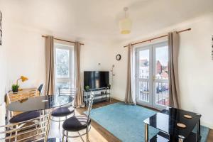 Modern One-Bedroom Apartment in the Heart of Reading, Steps from The Oracle
