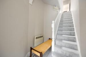 Stylish Flat, short walk to town