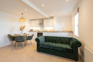 Apartment 4, Kings Court