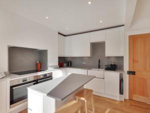 Pass the Keys Perfectly located town house