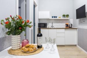 Three-Bedroom Apartment - Mazowiecka 11 Street room in FriendHouse Apartments
