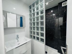 Appartements Grand F4 Rueil proche Paris et RER A Calme et Confort au Coeur de la Ville : photos des chambres