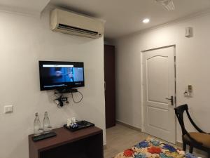 Farmhouse INN NH8 - A Guest house near IGI Airport Delhi