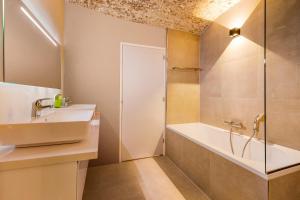 Luxurious canal apartment in Utrecht A Location