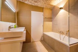 Luxurious canal apartment in Utrecht A Location