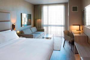 King Studio with Sofa Bed room in AC Hotel by Marriott Boston Downtown