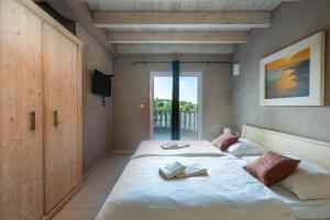 8-bedroom Villa Bianca with Sea View and Pool Table