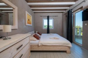 8-bedroom Villa Bianca with Sea View and Pool Table