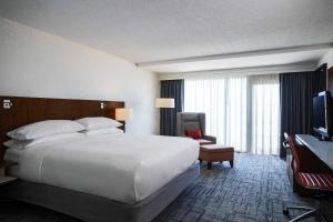 King Room room in Renaissance Concourse Atlanta Airport Hotel