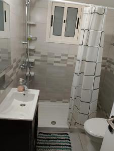 Two bedroom holidays apartment, walking distance to the beach and Harbour