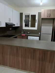 Two bedroom holidays apartment, walking distance to the beach and Harbour