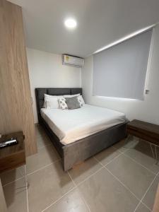 Apartamento con balcón grande