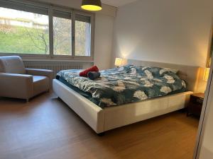 Lovely room, 15 min from center, mountain view