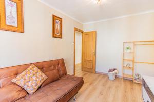 Chalet de Aranda - Elegante Casa para 7 con jardín privado, AC y WiFi