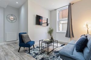 Modern Coastal Apartment In Central Location