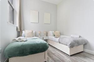 Modern Coastal Apartment In Central Location