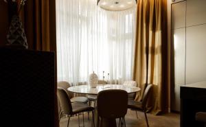 OLD TOWN LUXURY 3bd APARTMENT