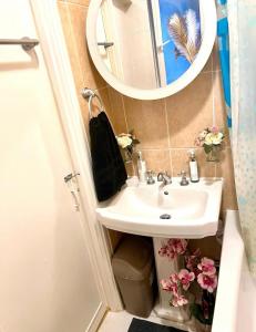 2 bed flat near to Tower Bridge