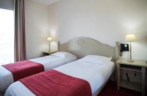 Hotels Brit Hotel Du Perche : Chambre Lits Jumeaux
