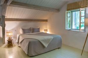 B&B / Chambres d'hotes Chateau Gautoul : Chambre Lit King-Size - Vue sur Jardin