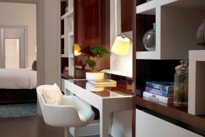 Hotels Renaissance Paris Nobel Tour Eiffel Hotel : photos des chambres