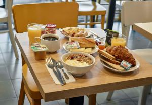 Hotels B&B HOTEL Orgeval : photos des chambres