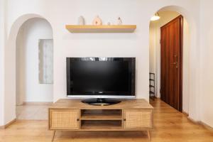 F & B Collection - Flat for 3