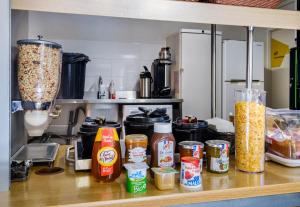Hotels B&B HOTEL Villeneuve Loubet Plage : photos des chambres