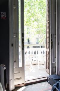 Twin Room with Bunk Bed room in Bed & Art Barcelona