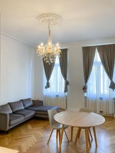 Stadtwohnung, zentrale Lage, stilvoll vollmöbliert