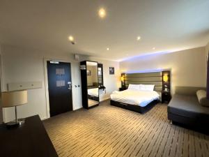 Premier Roomz Two Mills