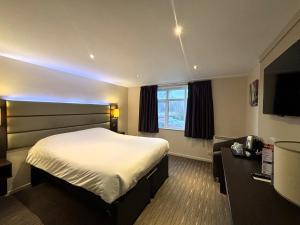 Premier Roomz Two Mills