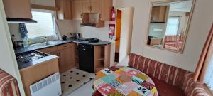 Maisons de vacances Beau mobilhome isole, style anglais de 40m2 : photos des chambres