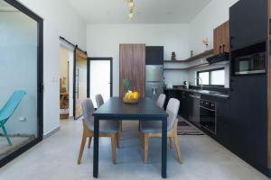 Casa Bo Jungle - Steps to Tamarindo Beach - Surf Pool