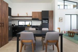 Casa Bo Jungle - Steps to Tamarindo Beach - Surf Pool