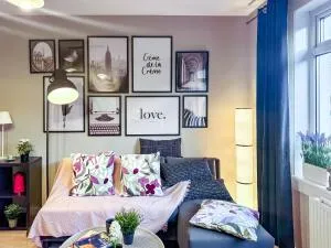 Holly street house with Separate Entrance,Glasgow edge - Bowling