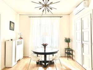 Brand new Parliament Designer SmartHome for 4 ppl