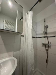 Appartements # Le 10 # Joli studio, tout equipe Mulhouse centre : photos des chambres