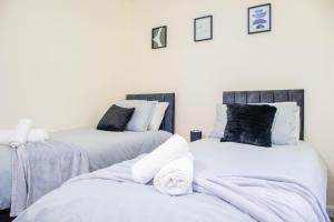 3 Bedroom House - Free Parking-Hospital-Contractors-Families - Long Stay Rates Available