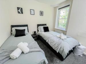 3 Bedroom House - Free Parking-Hospital-Contractors-Families - Long Stay Rates Available