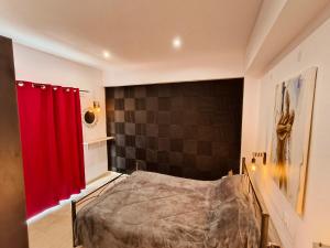 Relaxrooms, 1 queen size bed, swimming pool