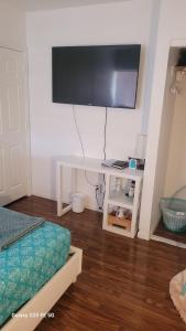2 Bedroom Cozy Guesthouse near the Strip