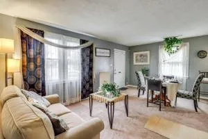 8 Mi to Washington, DC Pet-Friendly Maryland Home - District Heights