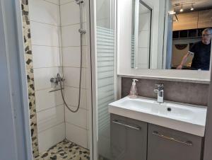 Calme et verdure près de la mer