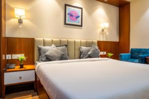 Housr Sector 42 Gurgaon Golf Course Road Near 42-43 Metro Station