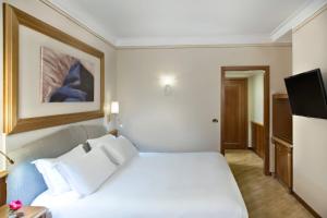 Superior King Room - High Floor room in Renaissance Naples Hotel Mediterraneo
